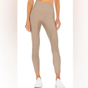 Alo Yoga - Airlift 7/8 Leggings - Gravel